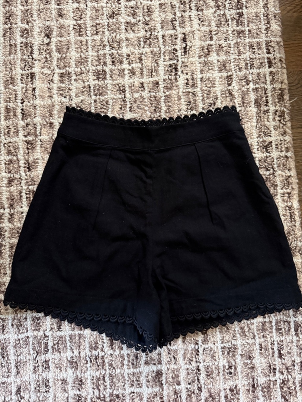 Express Black High-Waist Scalloped Lace-Trim Shorts